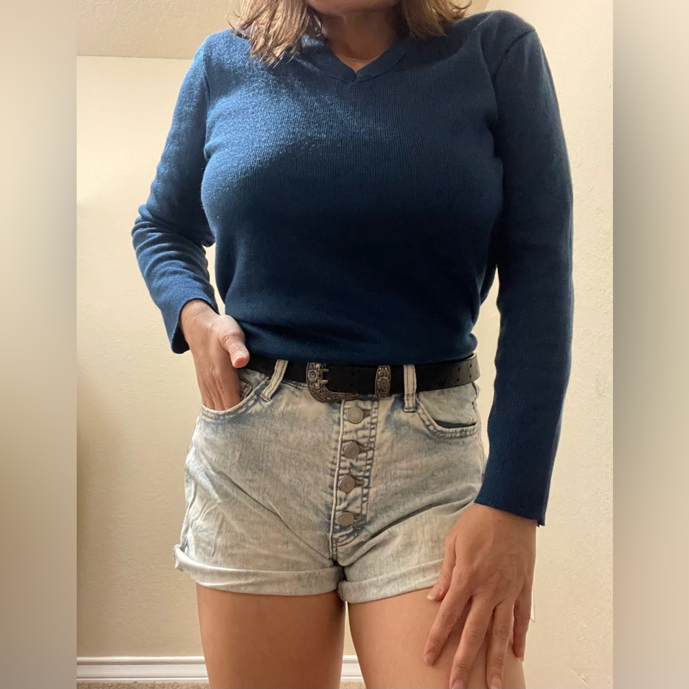 2pc Bundle Outfit S 4 Denim High Waist Shorts & Blue V-Neck Sweater